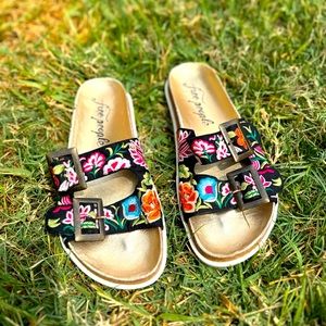 Beautiful Free people Floral Sanders size 11